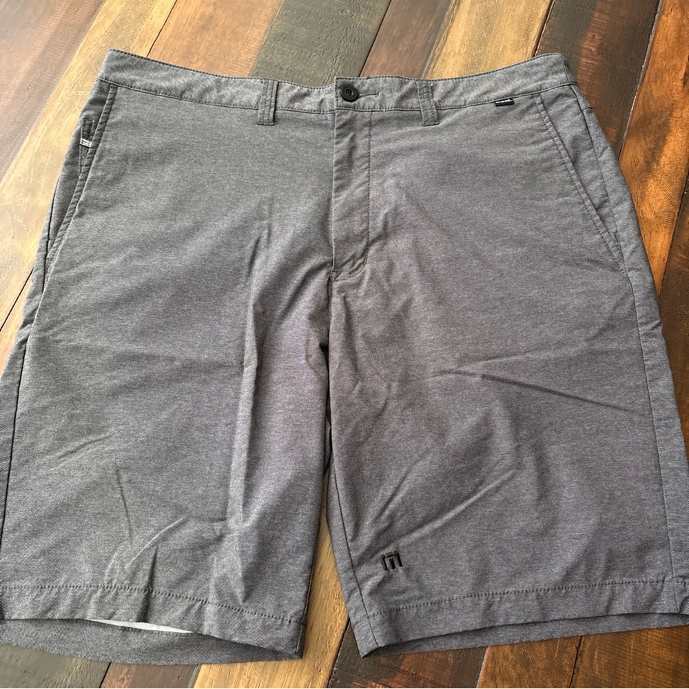 Travis Mathew Golf Shorts Men’s 38 Gray Stretch Performance Logo Zip Button